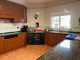 Chalet  Carrer montserrat. Casa impecable per entrar a viure