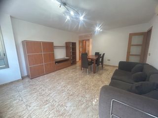 Pis  Carrer maternitat d'elna. Piso en perfecto estado de conservación año 2006 de 3 habitacion