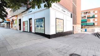 Rent Business premise in Avenida de la constitución 57
