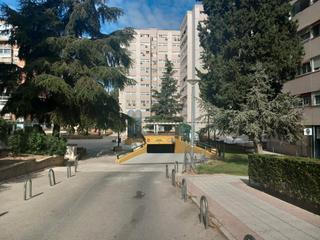 Aparcament cotxe a Valleaguado-La Cañada