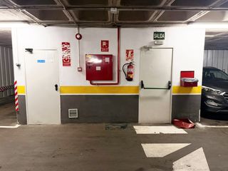 Car parking in Valleaguado-La Cañada