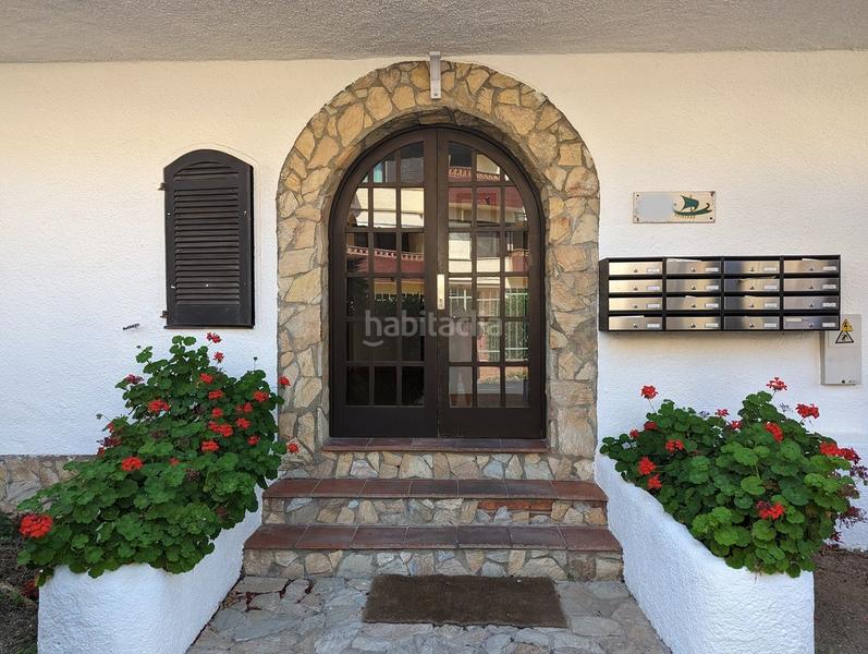 Foto 5c7bf15f-deb6-4fd7-a376-73e5c96b24f1. Ático  en venta con terraza, vistas al canal y amarre comunitario . en Empuriabrava