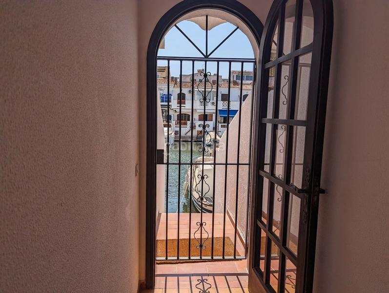 Foto 79548932-ced6-4be5-9243-92d7acfbcc60. Ático  en venta con terraza, vistas al canal y amarre comunitario . en Empuriabrava