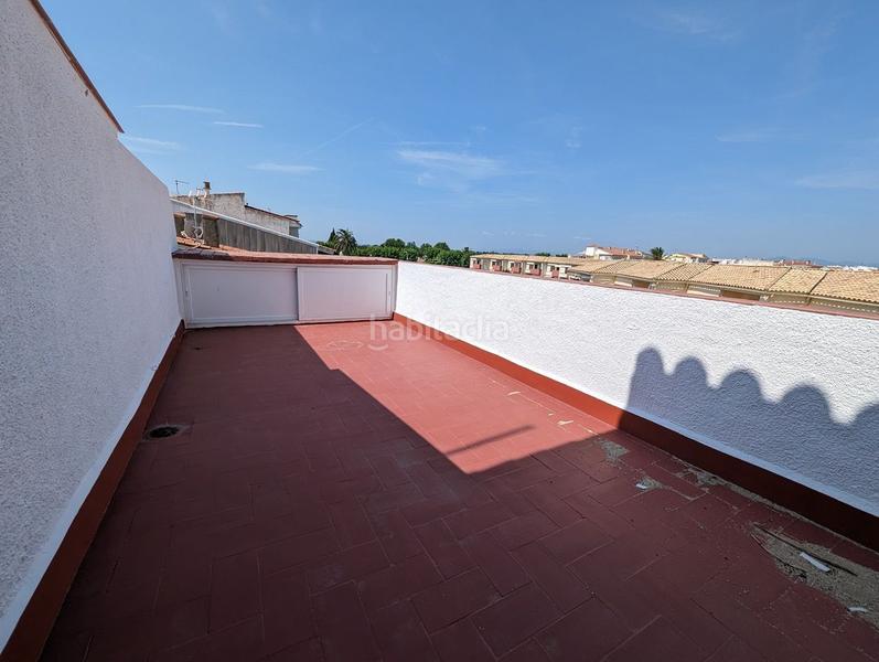 Foto ca499608-81d8-4a14-9255-5b33d4fe6699. Ático  en venta con terraza, vistas al canal y amarre comunitario . en Empuriabrava