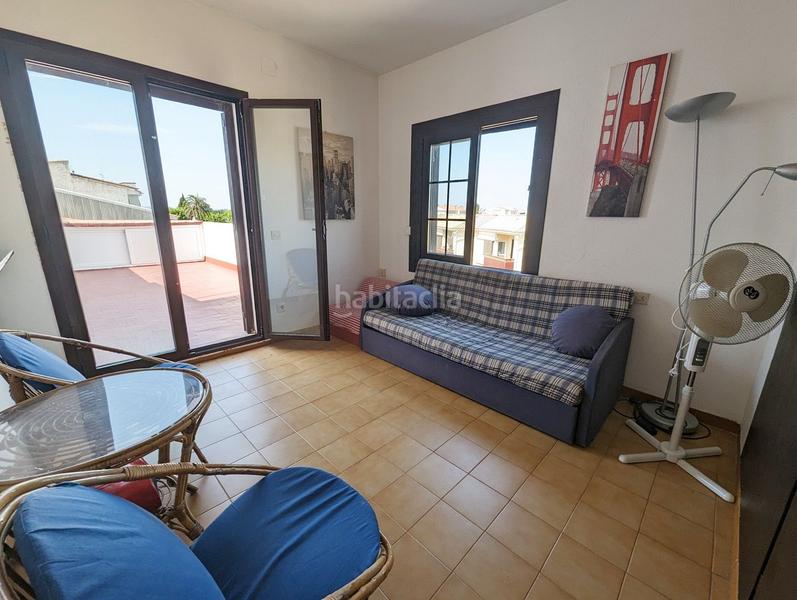 Foto e0a0b44b-5788-40a8-bb83-696b66970a17. Ático  en venta con terraza, vistas al canal y amarre comunitario . en Empuriabrava