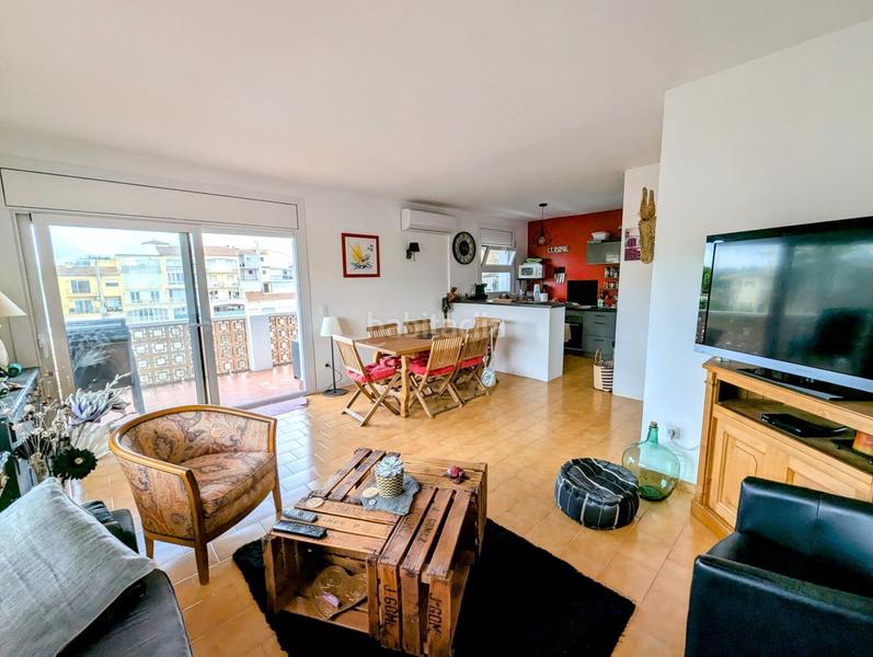Foto 56f34332-acc3-48c0-b8e9-919b5194770e. Apartamento  en venta con vistas al canal, amarre y aparcamiento . en Empuriabrava