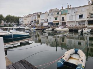 Casa adossada a Port Banyuls - Port Alegre - Port Empordà. En venta en empuriabrava casa de pescador con amarre, terraza y