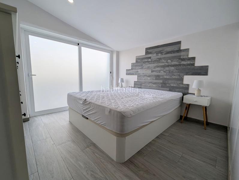 Foto 636b1046-cab5-4a06-9c72-1ec78785e803. Casa moderna villa en venta con piscina y licencia turística en el centro . en Empuriabrava
