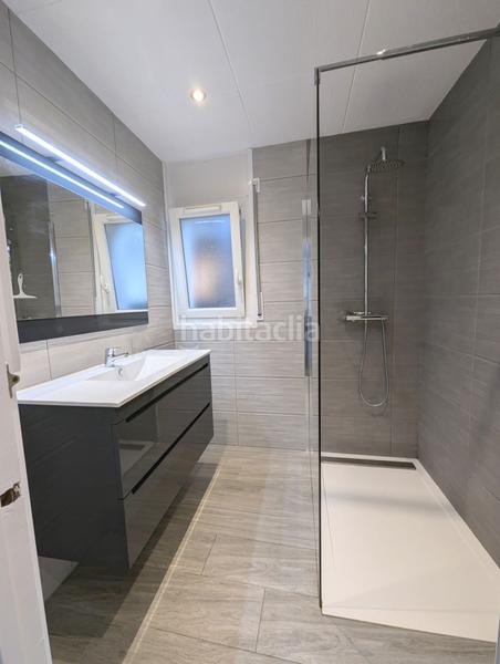 Foto 9281d750-bac5-4190-96f2-00dc9e9f83c8. Casa moderna villa en venta con piscina y licencia turística en el centro . en Empuriabrava