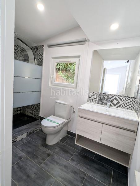 Foto bc288e1e-ae14-418c-89dd-f2c368f15e5b. Casa moderna villa en venta con piscina y licencia turística en el centro . en Empuriabrava
