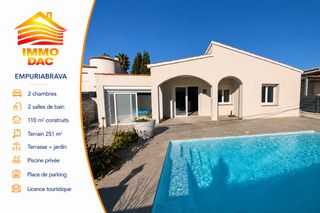 House  Carrer badia. Villa moderna con piscina y licencia turística en empuriabrava.