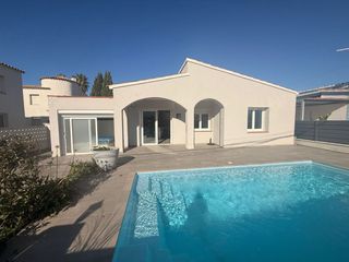 House  Carrer badia. Villa moderna con piscina y licencia turística en empuriabrava.