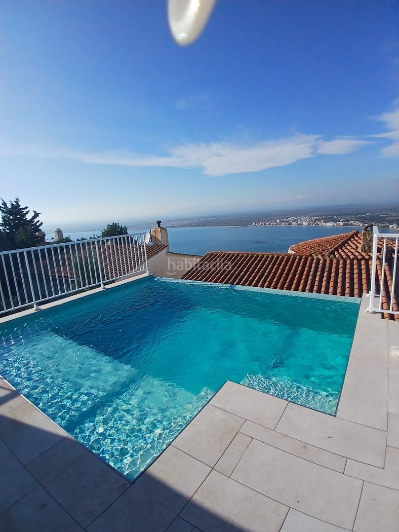 Villa en venta con piscina vista panormica sobre la baha de Ro Roses