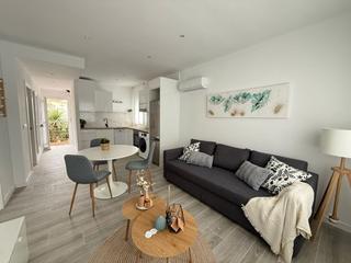 Appartement  Muga delta. Apartamento en venta con piscina y jardín comunitario y plaza de