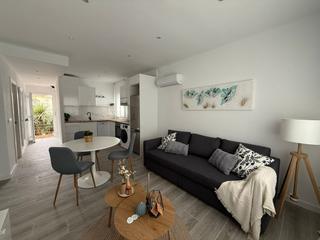 Apartament  Muga delta. Apartamento en venta con piscina y jardín comunitario y plaza de