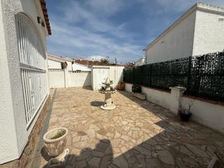 Casa  San maurici. Casa independiente con terraza y parking en venta en empuriabrav