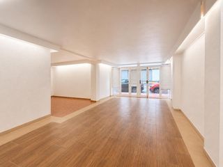 Business premise  Cl ramon. Local comercial en venta con vivienda cerca de la playa en roses