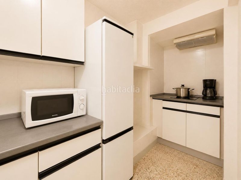 Foto e6d9f3bd-c969-4996-a442-99b609d82c49. Local comercial a Centre Roses