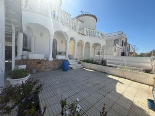 Casa  Carrer montgr�. En venta casa con terraza a solo 500 metros de la playa de empur
