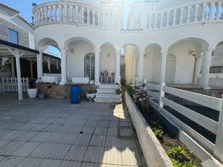 Casa  Sector mongri. En venta casa con terraza a solo 500 metros de la playa de empur
