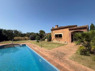 Xalet a Comtes de peralada. Propiedad de prestigio en venta con piscina, jardín y garaje en