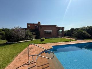 Chalet in Comtes de peralada. Propiedad de prestigio en venta con piscina, jardín y garaje en
