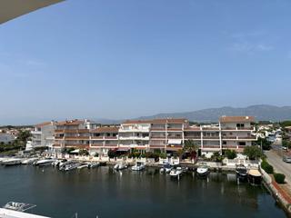 Apartamento  Port emporda. Ático en venta con vistas panorámicas al canal y a la montaña, c