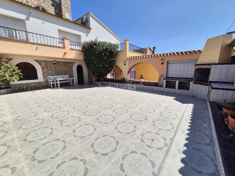 Foto 052944c7-6cac-4d65-9bda-8e8d181d5a85. Casa amb xemeneia calefacció aparcament piscina a Roses