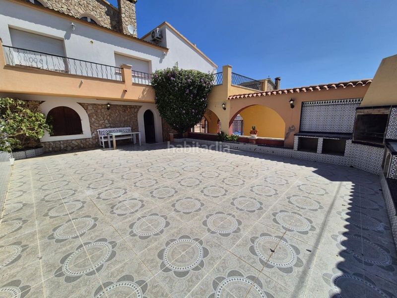 Foto 5c9109d3-5e3f-407c-9ba0-d8748dc0cc28. Casa amb xemeneia calefacció aparcament piscina a Roses