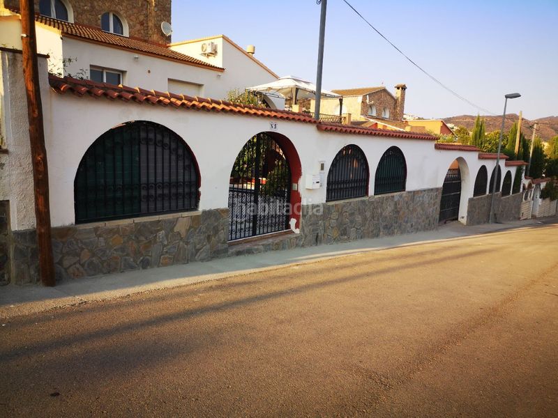 Foto 771cfe22-3620-48fe-9881-07d8f3ab94ef. Casa amb xemeneia calefacció aparcament piscina a Roses