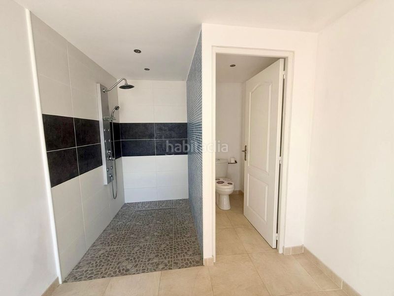Foto f1d85ec5-52a6-4425-8d61-8937d2d8df7e. Casa amb xemeneia calefacció aparcament piscina a Roses