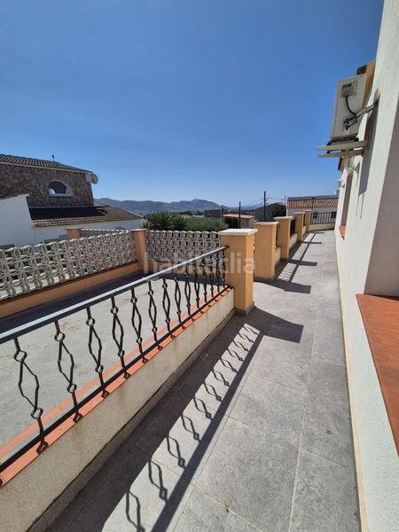 Foto f284a1e5-c592-48af-8b3a-9444cd22727a. Casa amb xemeneia calefacció aparcament piscina a Roses
