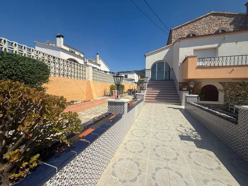 Foto f322a855-c69c-4a2d-a659-aa68d50e9b2e. Casa amb xemeneia calefacció aparcament piscina a Roses