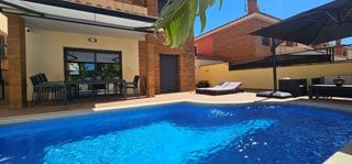 Casa in Puigmal - Mas Nou. Magnífica villa con piscina en empuriabrava  costa brava.
