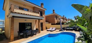 Haus in Puigmal - Mas Nou. Magnífica villa con piscina en empuriabrava  costa brava.