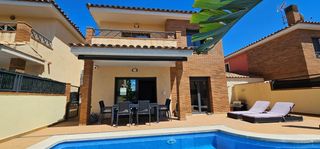 Haus in Puigmal - Mas Nou. Magnífica villa con piscina en empuriabrava  costa brava.