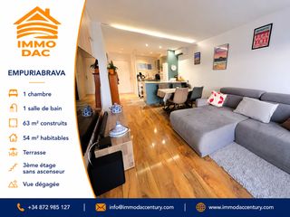 Etagenwohnung  Carrer de sant mor�. Apartamento reformado en empuriabrava con terraza de 13m2 a 400m