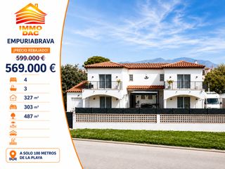 Casa  Carrer montgrí. Magnífica casa con piscina, garaje y vivienda independiente a 10
