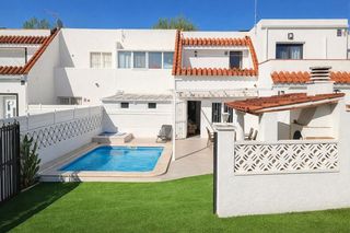 Casa adosada  Montseny. Casa con piscina y licencia tur�stica en venta en empuriabrava