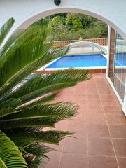 Doppelhaus  Carrer montseny. Casa con piscina y aparcamiento en venta en empuriabrava � zona