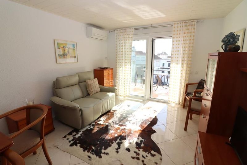 Foto 5a5d3512-9937-40d1-a1ab-0dc672c52a56. Piso apartamento totalmente reformado con terraza y vistas al canal . en Empuriabrava