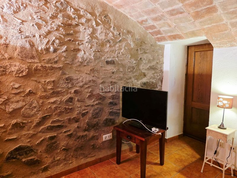 Foto fde31f0c-c2e4-4110-bdc9-625ad284391a. Casa adossada amb calefacció a Darnius