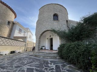 Casa adossada a Tordera - Fluvià - Llobregat. Villa con piscina y amarre de 13,5 m en canal  empuriabrava