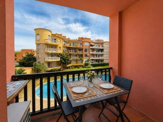 Apartament  Gran reserva. Apartamento reformado con licencia turística y garaje en empuria