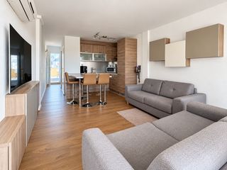 Apartament  Muga. Apartamento reformado con vistas al canal muga  empuriabrava