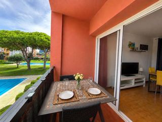 Apartament  Gran reserva. Apartamento reformado con licencia turística en empuriabrava.