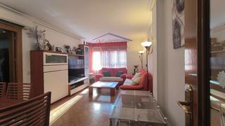 Appartement à Valdebernardo-Valderribas. Vivienda de 3 dormitorios y dos baños. urb. privada, garaje y pi