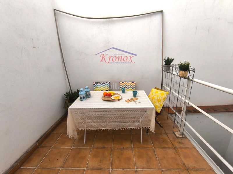 Piso local dúplex con terraza y patio, posibilidad 3 habitaciones junto a metro buenos aires en Madrid - Imagen 9