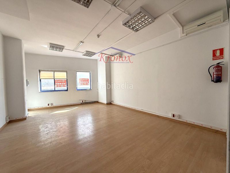 Foto cccf24f1-8df7-4a4c-b87b-cacd4aadb132. Local comercial local en villa de vallecas con plaza de garaje incluida en el precio en Madrid