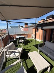 Penthouse  Sant marti 22. Ático dúplex con terraza, parquing y trastero